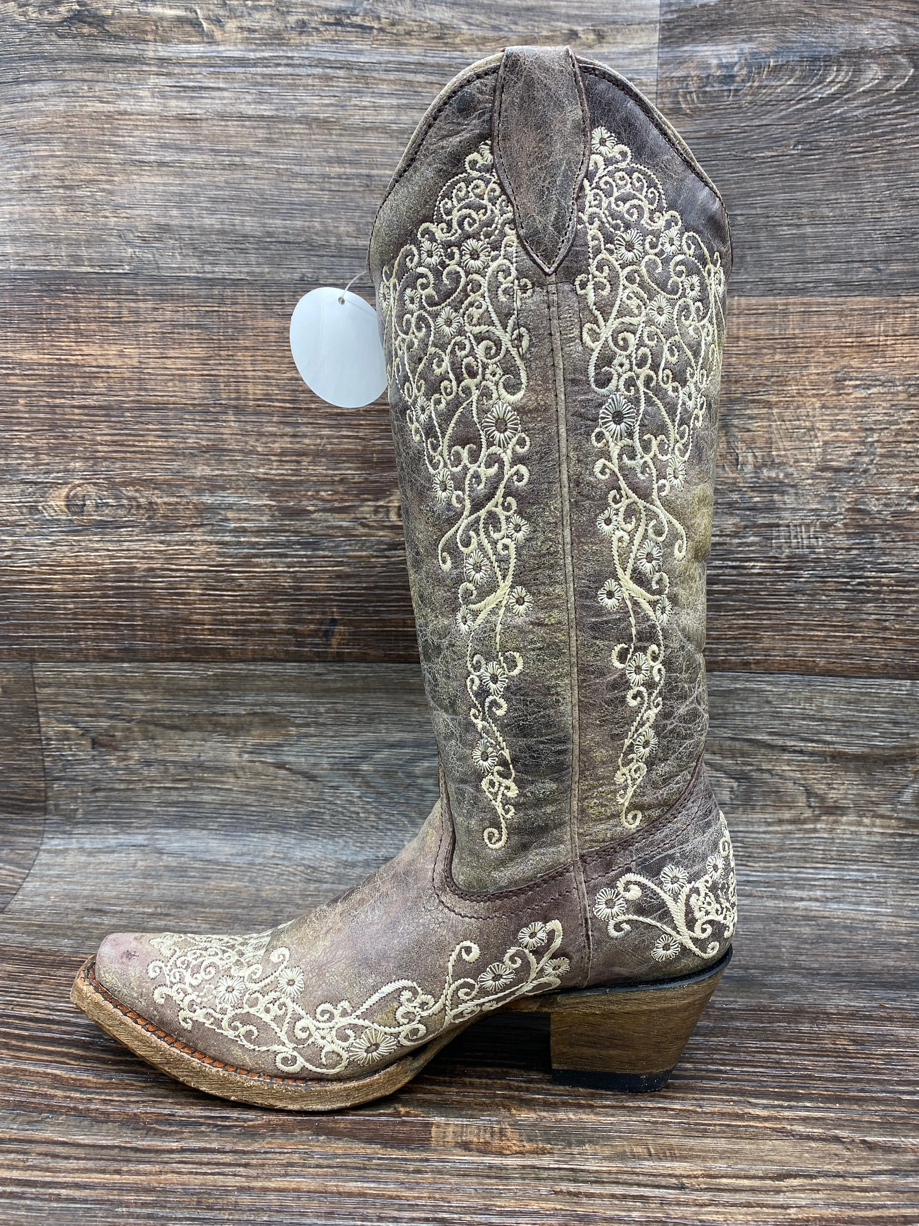 a1094 Women's Embroidered Snip Toe Western Boot by Corral