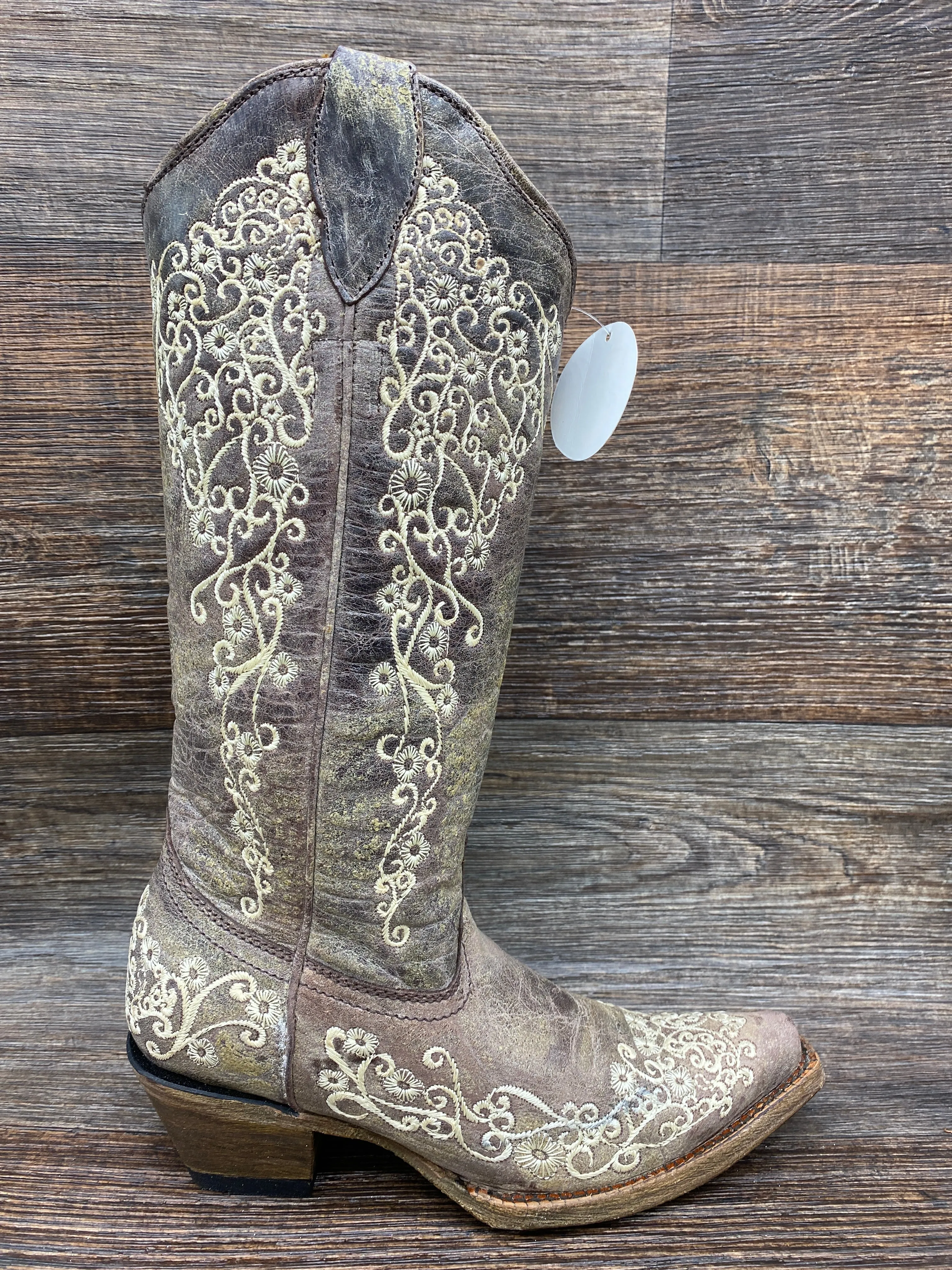 a1094 Women's Embroidered Snip Toe Western Boot by Corral