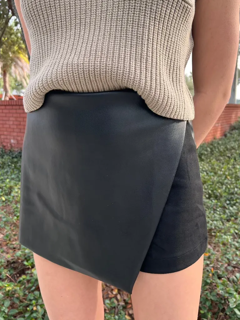 BLAKE SKORT IN BLACK