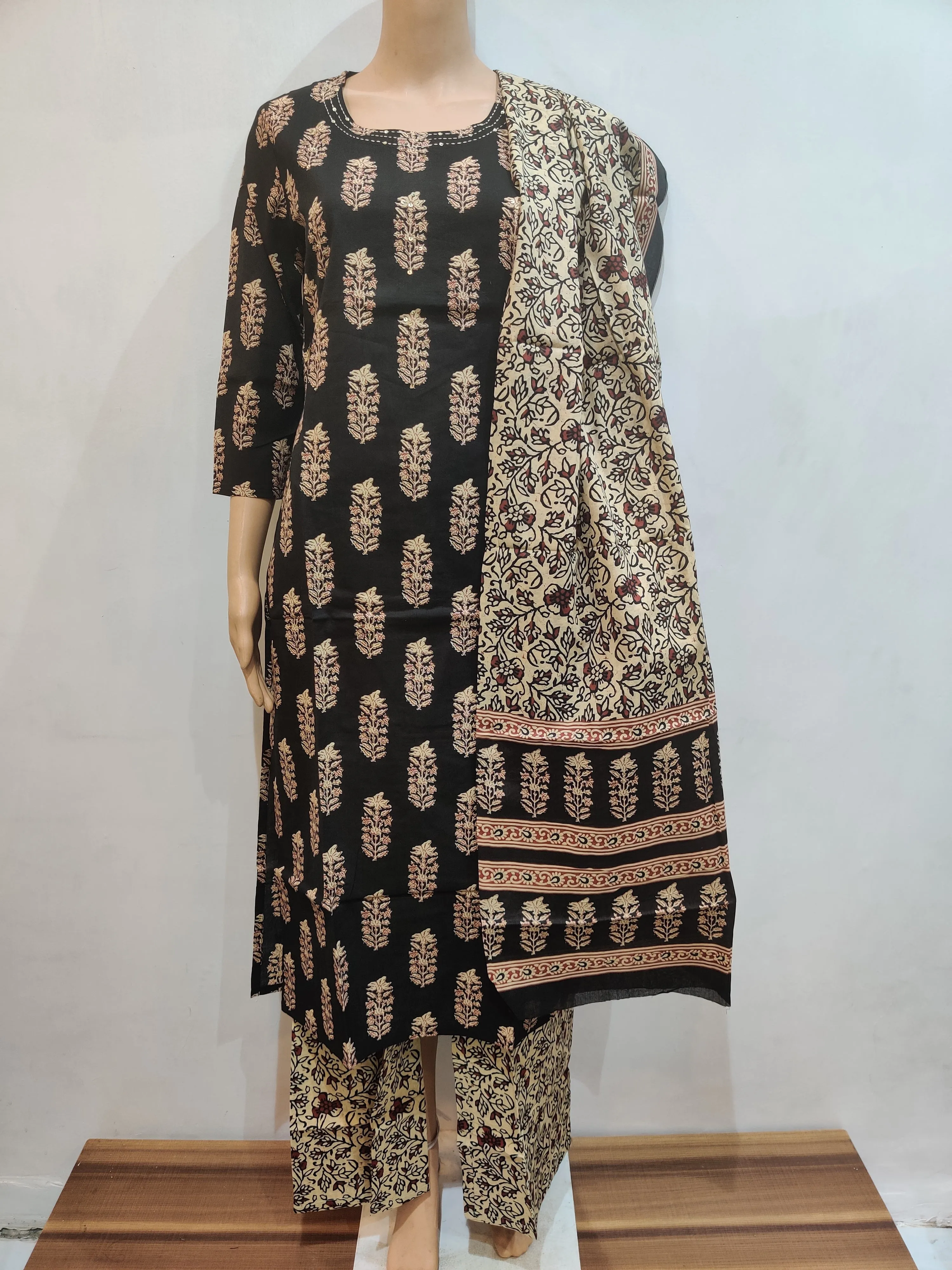 Kaffir Lily Kurta pant dupatta set